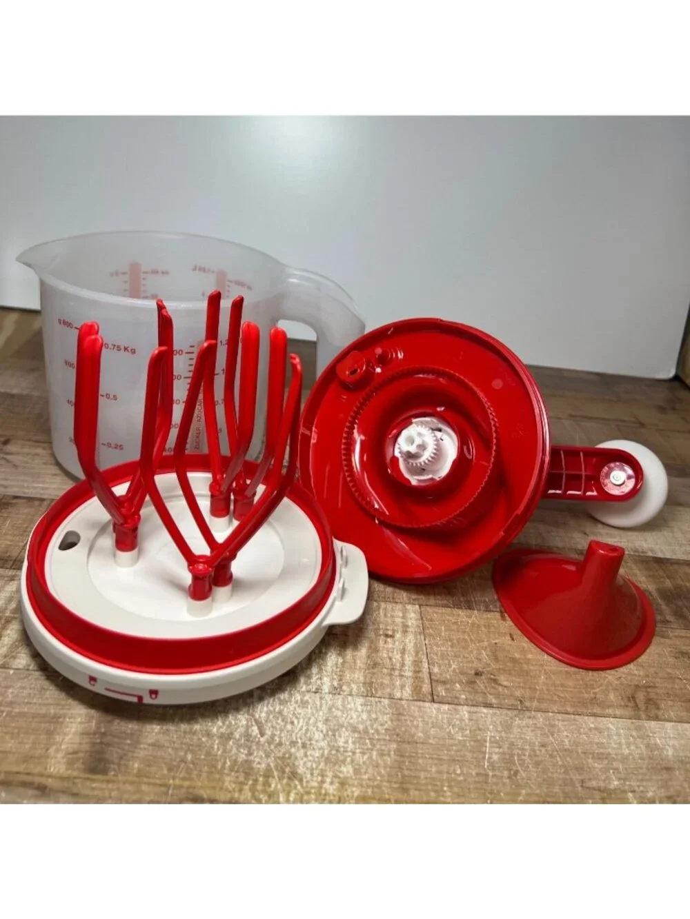 Tupperware Whip N Mix Chef Mixer Batter Bowl 5 Cups 1.2L